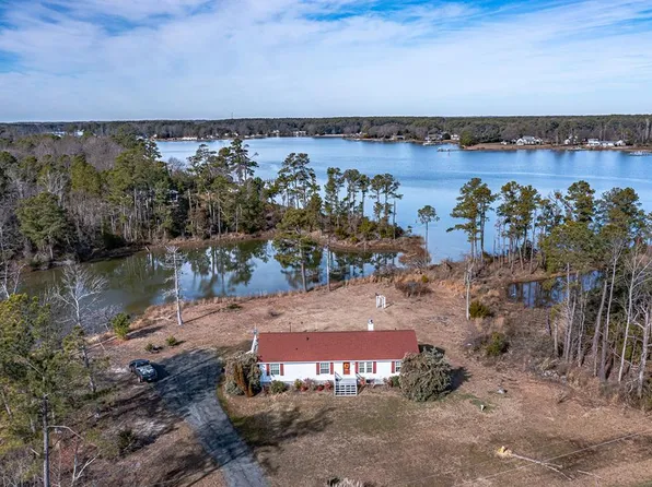 101 Osprey Ln, White Stone, VA 22578