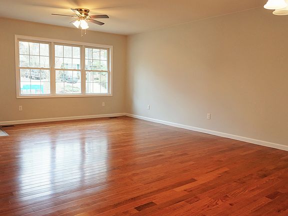 4th image of 118 Patrick Henry Dr