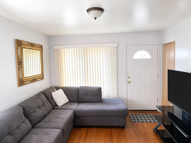 27392 Osmun St — Photo 5