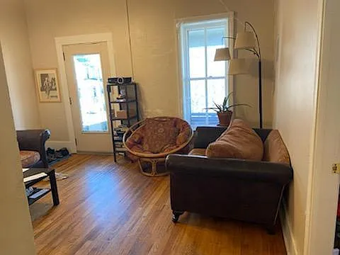 LIVINGROOM - 504 High St #1