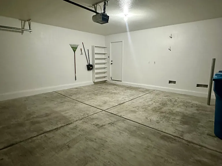 5849 Old English Ct — Photo 28