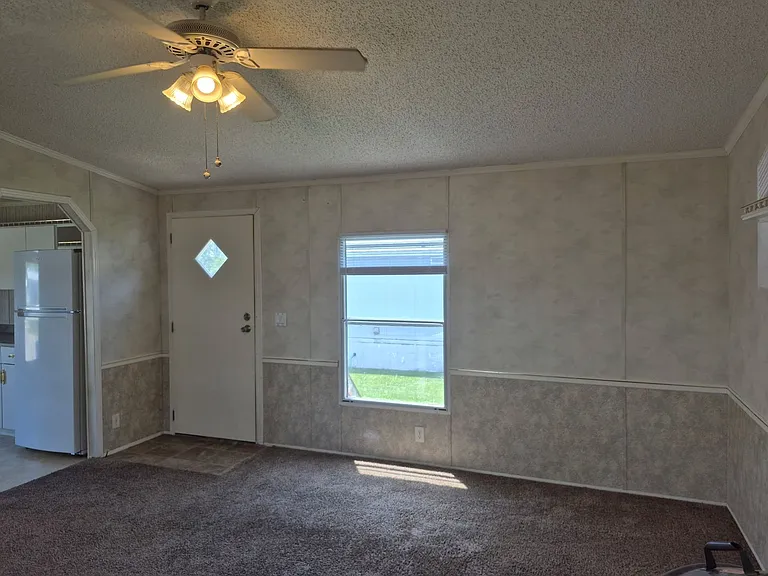 6104 Busiek Rd — Photo 1
