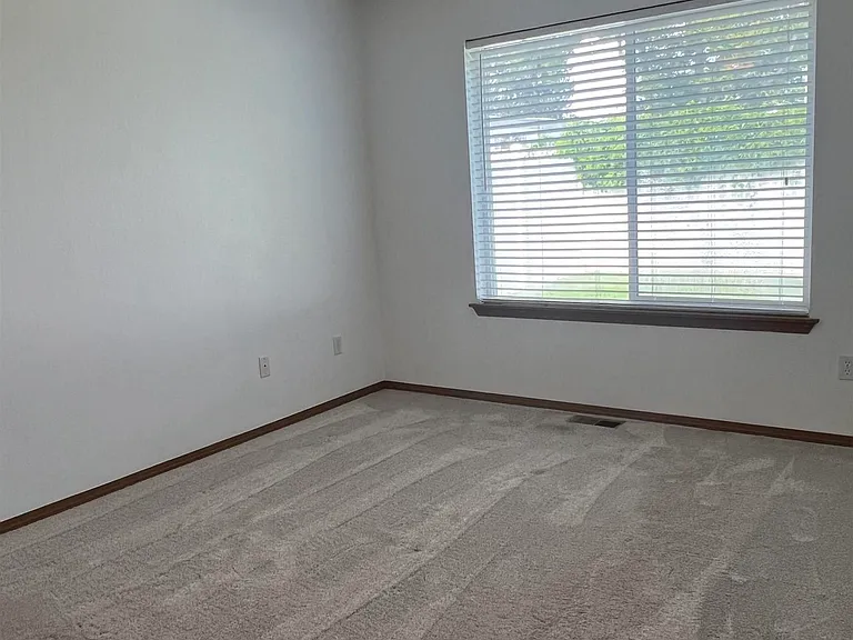 1574 Foxglove Ave — Photo 7