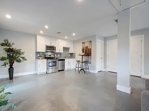 1101 Estes Ave #B Photo 1