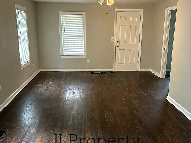 2221 S Hall Rd — Photo 2