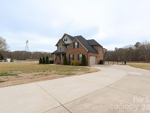 3rd image of 3605 Crow Rd