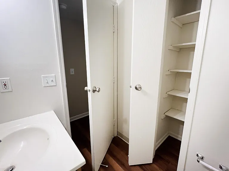 Crown Crossing Apartments — Photo 78
