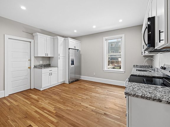 3rd image of 921-923 E Broadway #1
