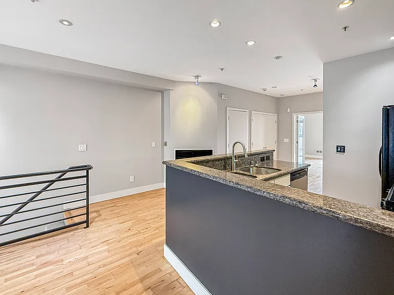 563 Minna St #2 — Photo 4