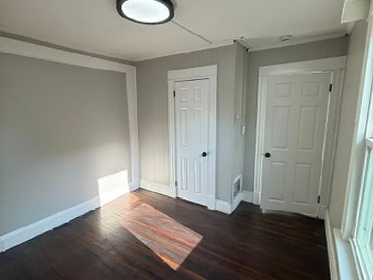 82 Bartholomew St — Photo 11
