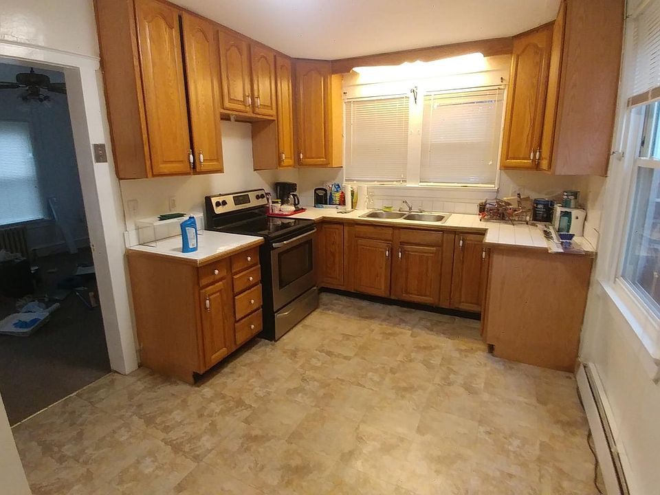 2nd image of 320 New Market St