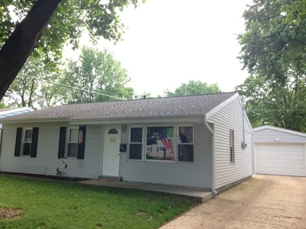 211 Capri St, Pekin, IL 61554