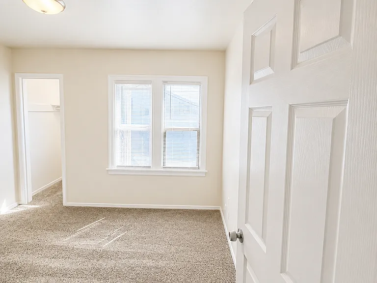 Town Manor Apartments — Photo 17