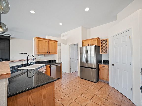 3rd image of 313 S Montecito Dr