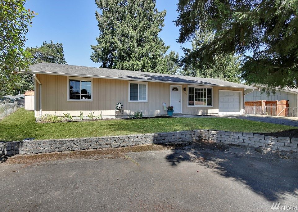 Great rambler located close-in, avoid south hill traffic, yet minutes to two parks, shopping, and downtown