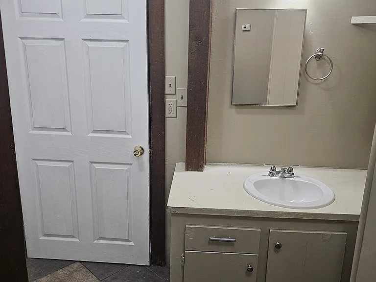 217 N Wilson Ave — Photo 5