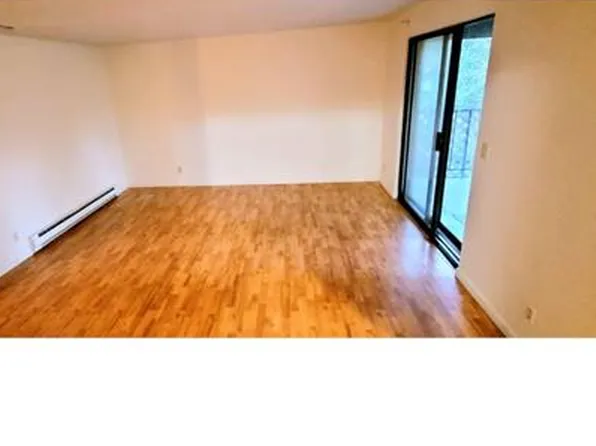 24431 27th Ave S APT 2, Seattle, WA 98198