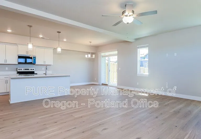 504 NE Trillium Dr — Photo 10