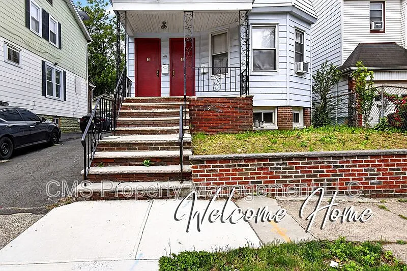 49 Welland Ave #2
