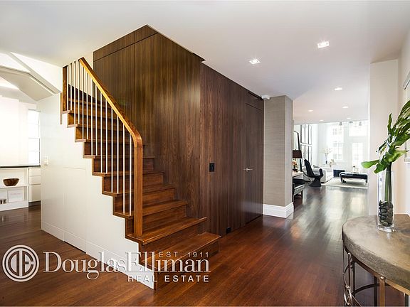 5th image of 35 E 9th St #66