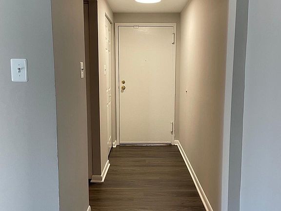 4th image of 613 Center St APT 102