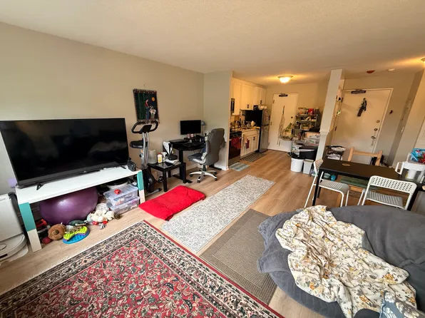 21 Walnut St APT 6, Quincy, MA 02171