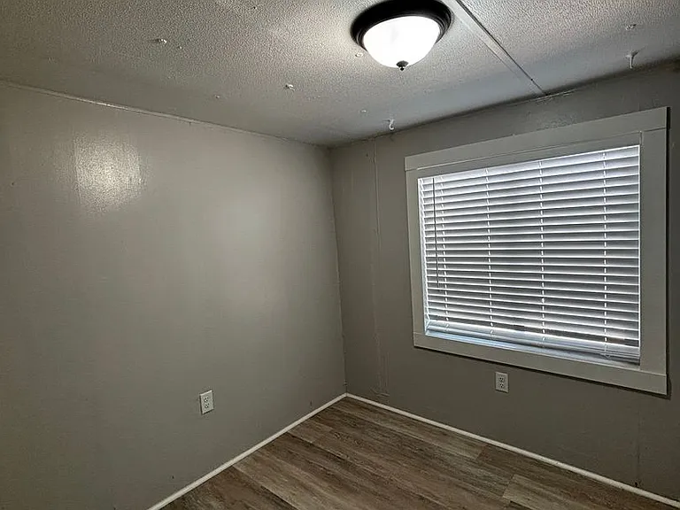 424 Lincoln St — Photo 5