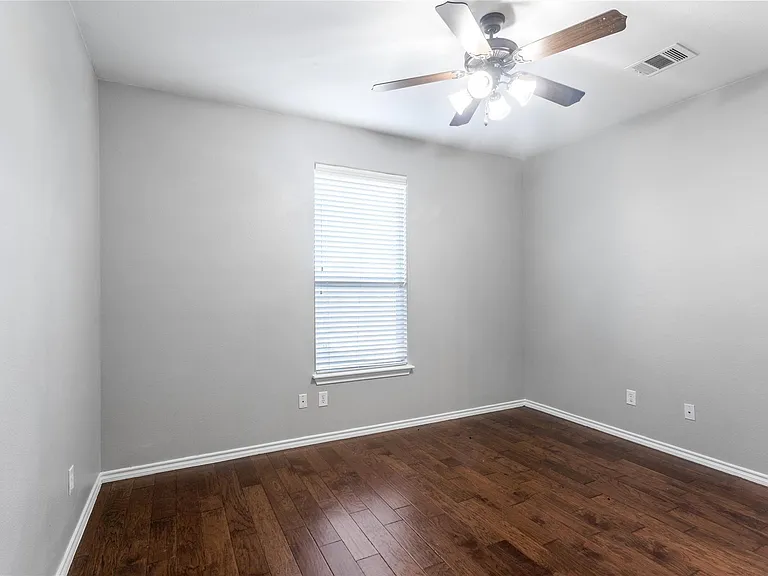 504 Connemara Ct — Photo 23