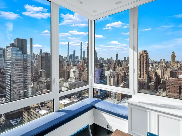 300 East 77th Street image 1 of 15