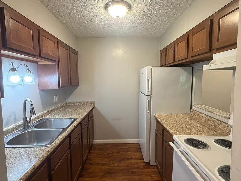 250 E State Rd #7 — Photo 11