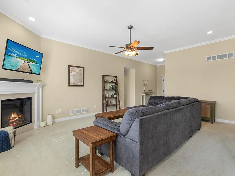 5611 Abercorn Dr — Photo 2