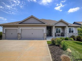 19251 Robin Dr, Gretna, NE 68028