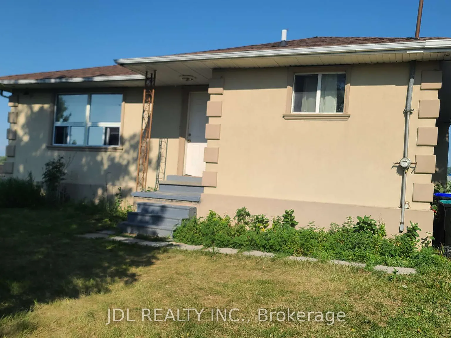 4 bed, $2,200 — Photo 2