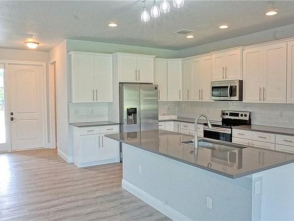 Kitchen & entry