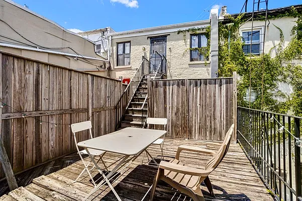 Rented by Safdie Realty Group | media 21