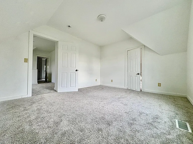 2117 Bertrand St — Photo 16