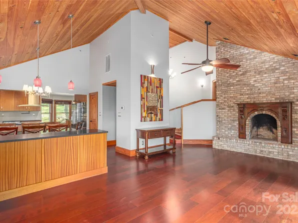 1227 Brush Creek Cir, Fairview, NC 28730