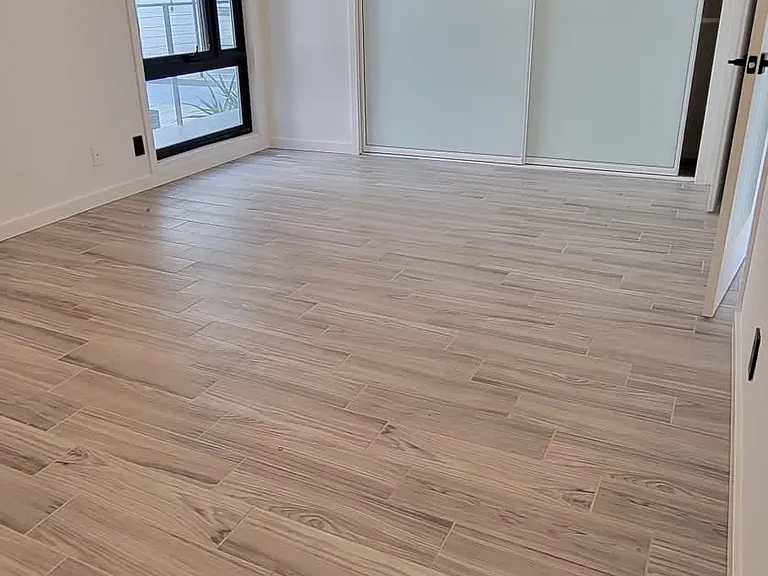 300 Bay St — Photo 11