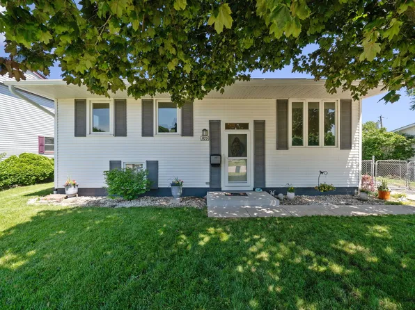 709 Rogers Rd, Romeoville, IL 60446