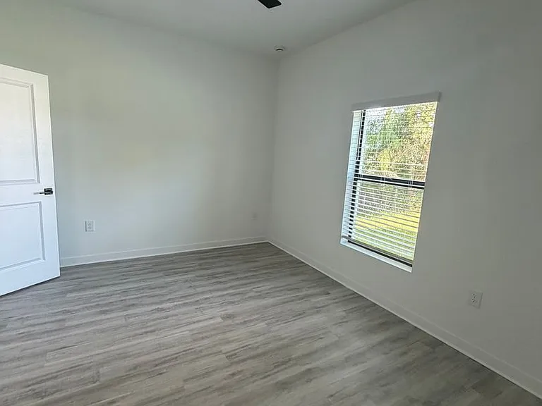 2210 Wayne Ave S — Photo 14