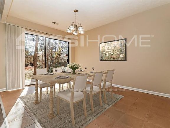 4th image of 384 Park Ridge Cir