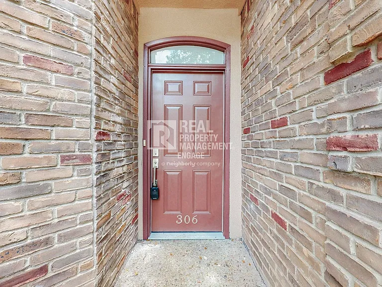 4307 Gilbert Ave #306 — Photo 3