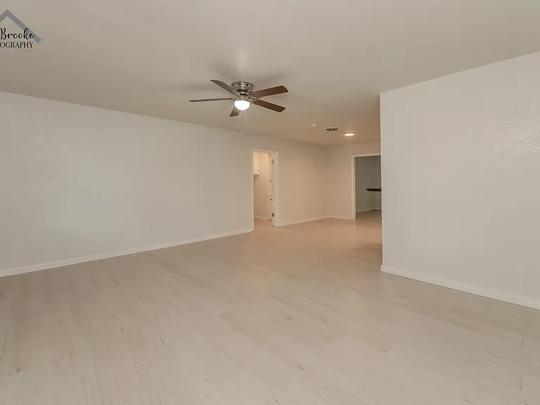 4505 University Ave — Photo 4
