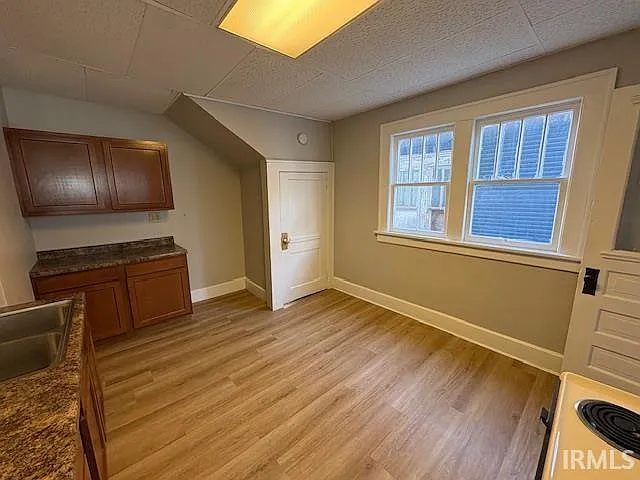 304 N Hackley St — Photo 12