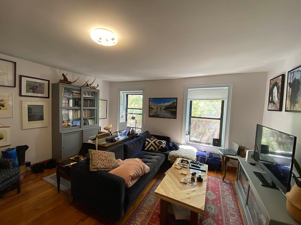 1st image of 372 Grand Ave #4