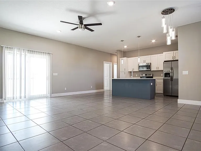 210 Goldenrod Ln — Photo 7