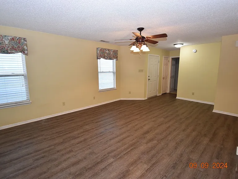 658 Florence Dr — Photo 4