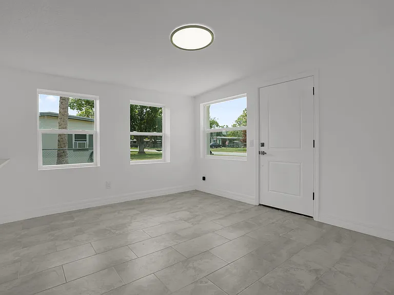 460 E 6th St — Photo 6