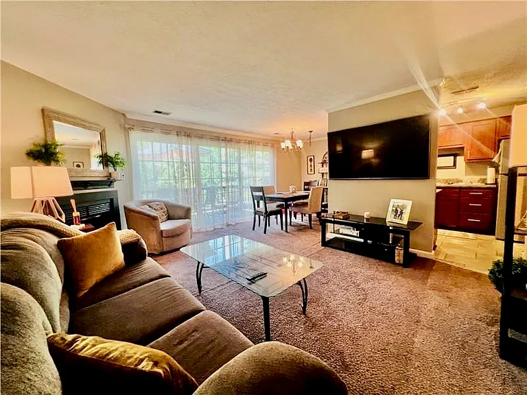 26 Monmouth Dr — Photo 3