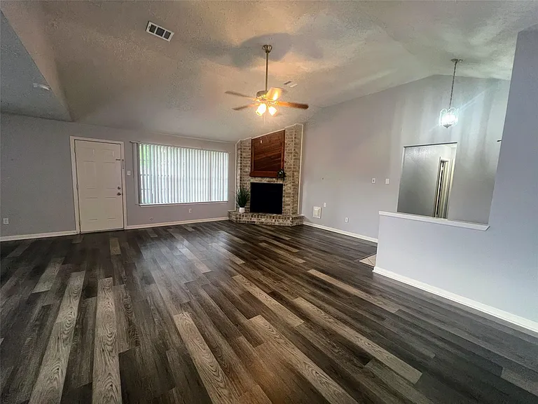 1202 Manorglen Dr — Photo 15